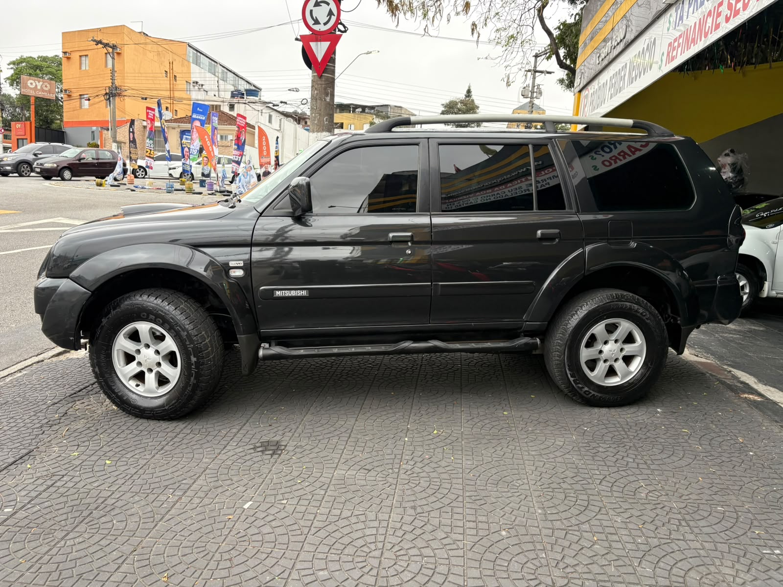 MITSUBISHI PAJERO SPORT