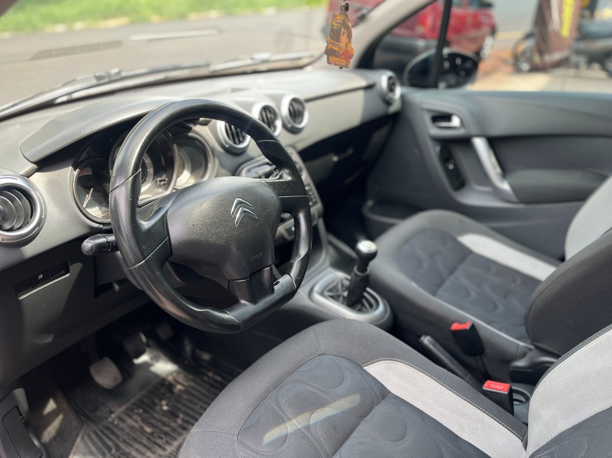 Car Image 9