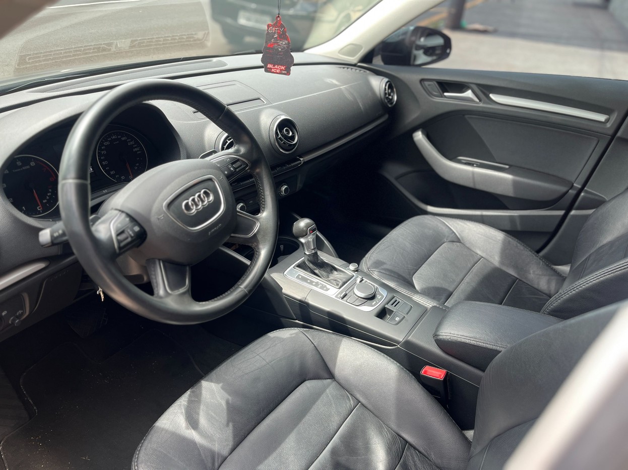 Car Image 9