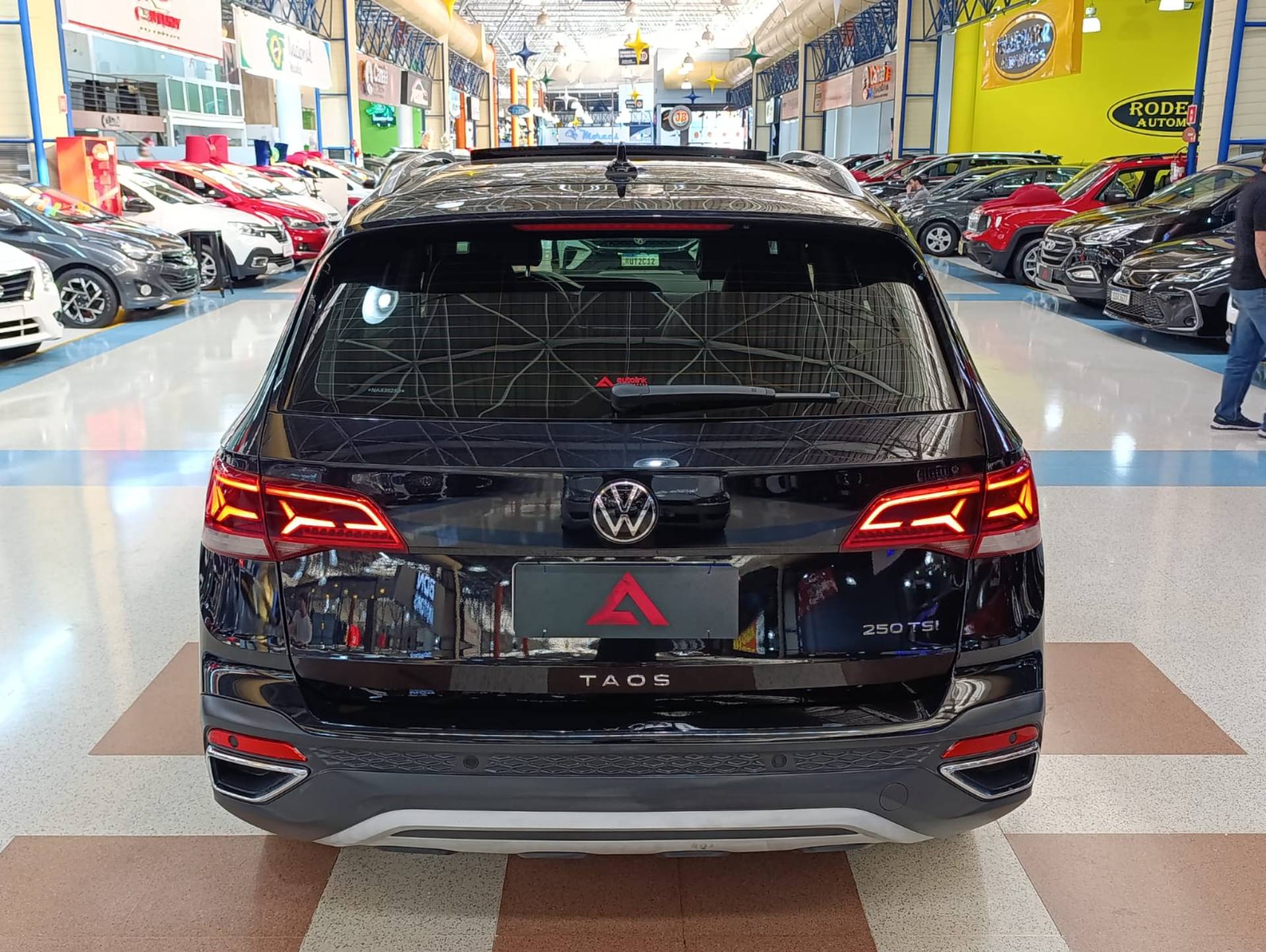 VOLKSWAGEN TAOS