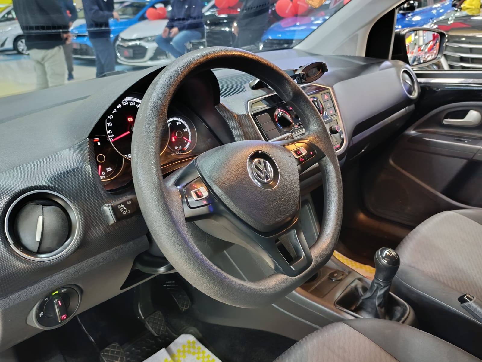 VOLKSWAGEN UP