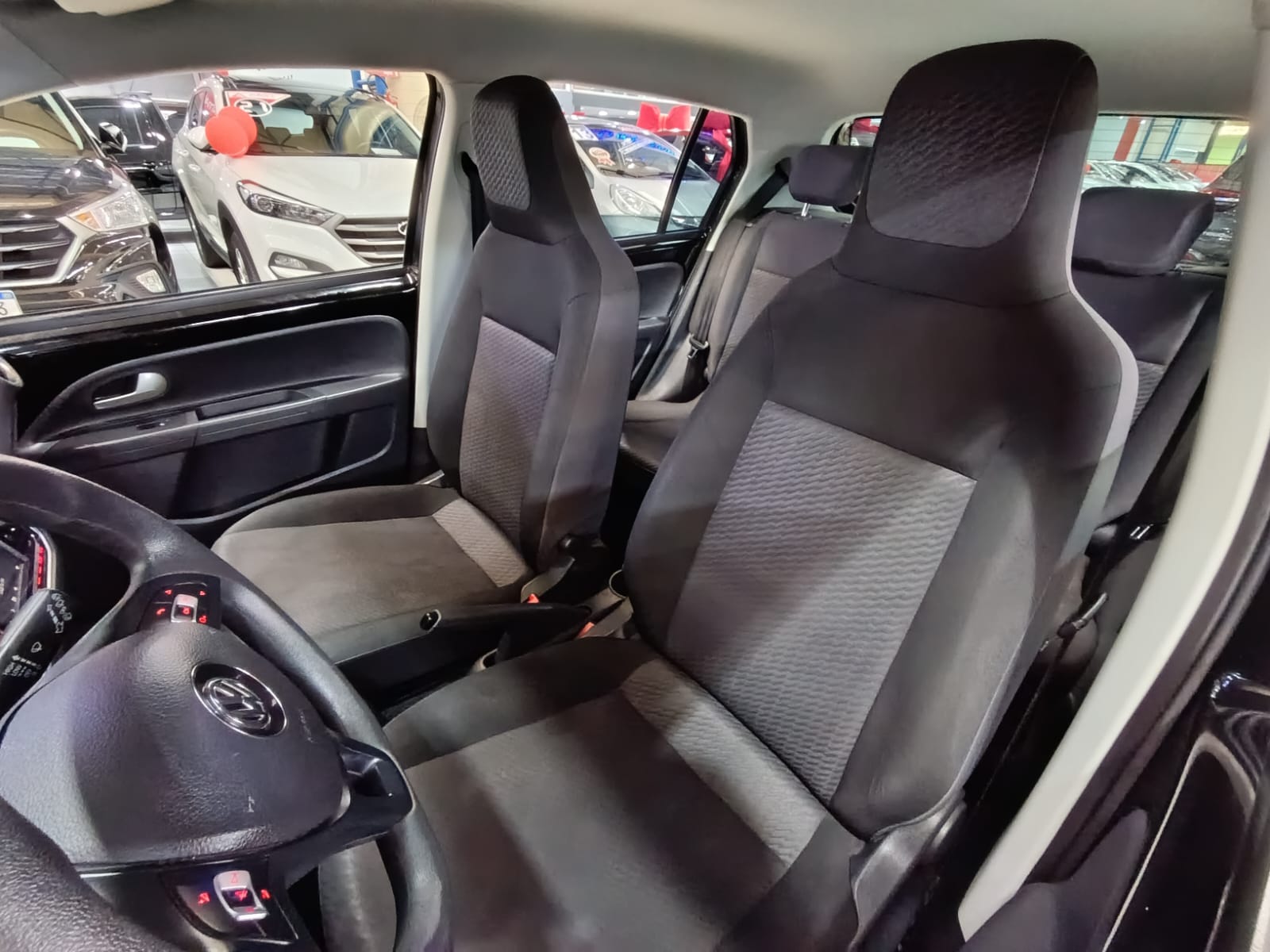 VOLKSWAGEN UP