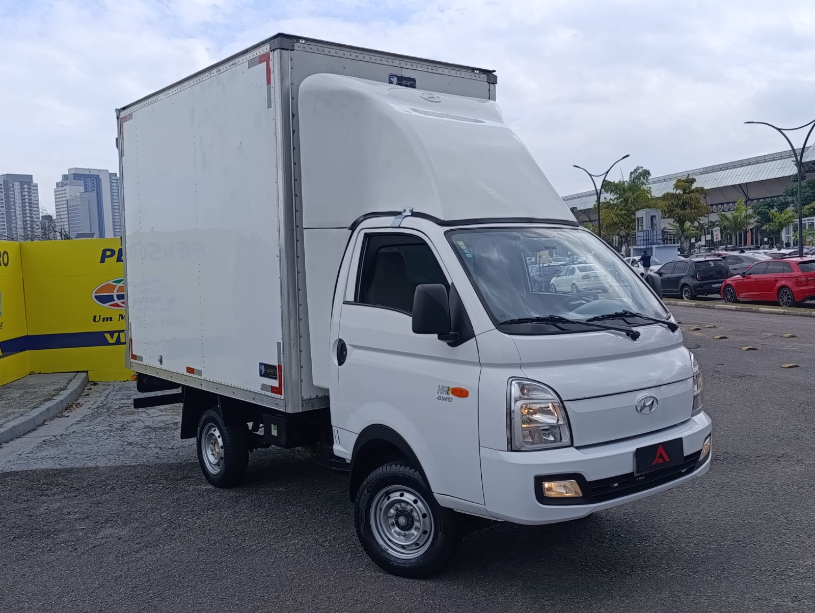 HYUNDAI HR