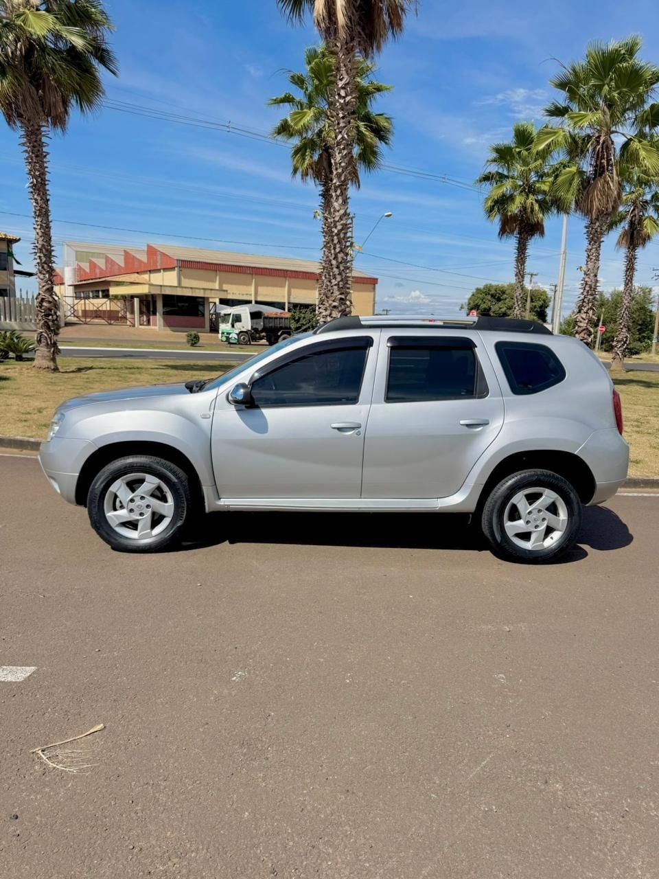 RENAULT DUSTER