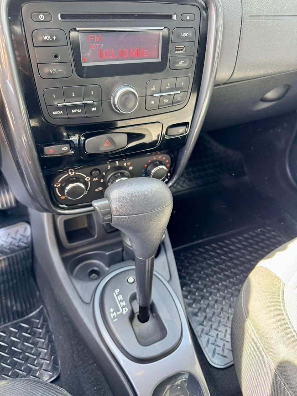 RENAULT DUSTER