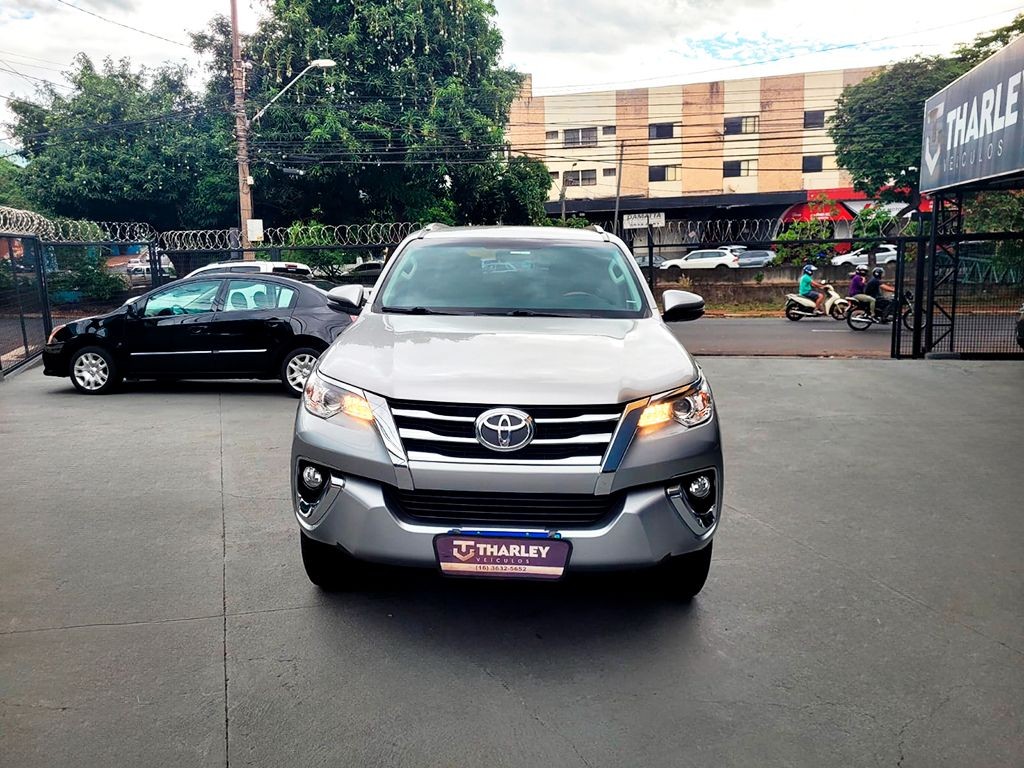 TOYOTA HILUX SW4