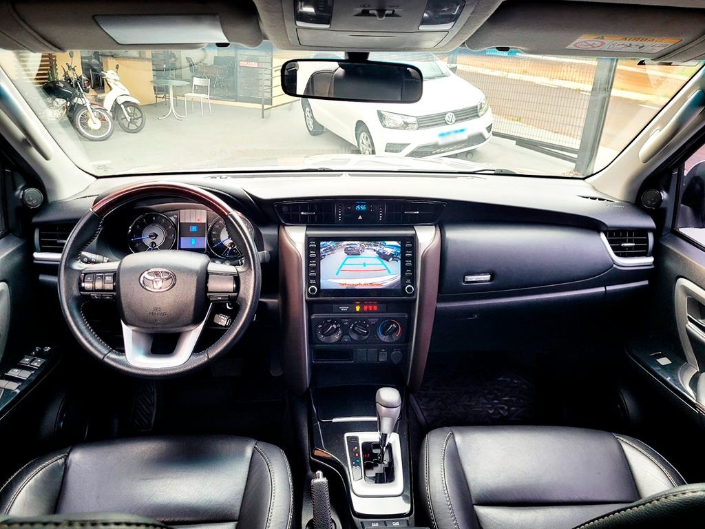 TOYOTA HILUX SW4