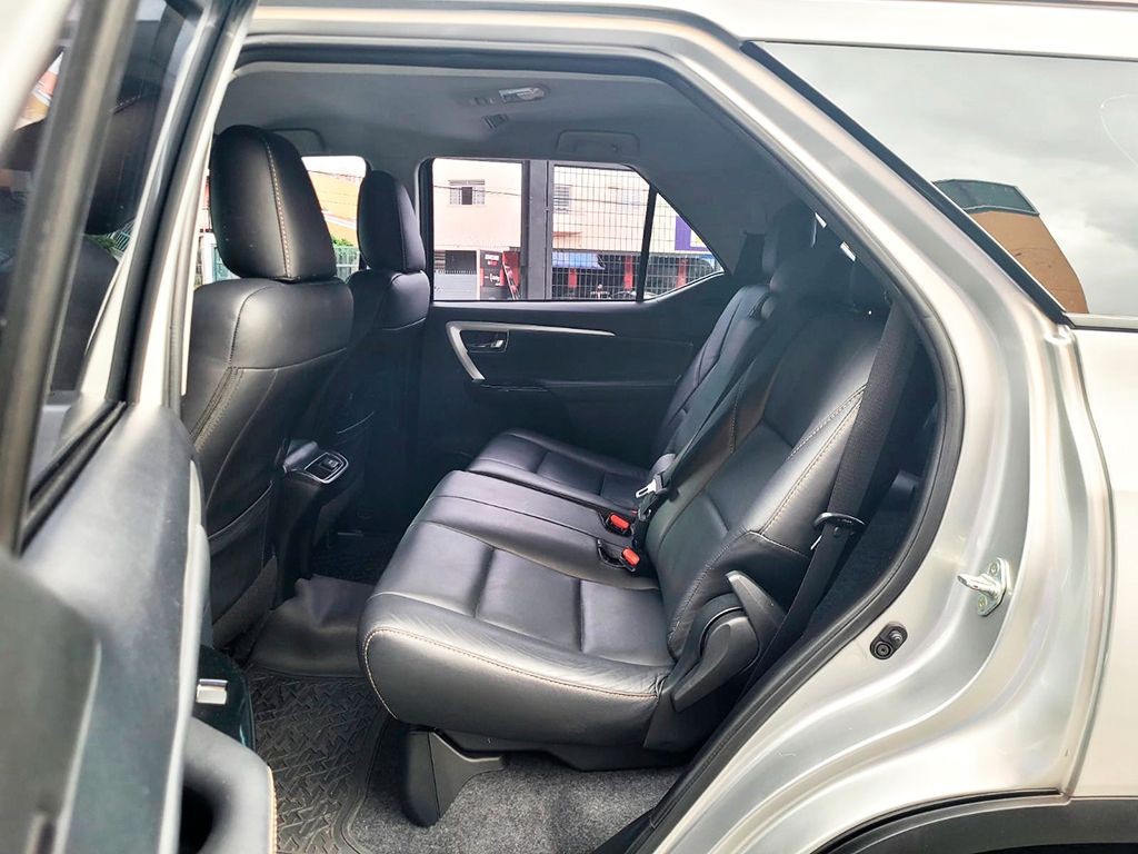 TOYOTA HILUX SW4