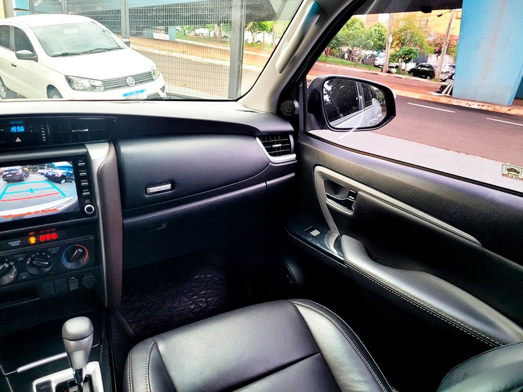 TOYOTA HILUX SW4