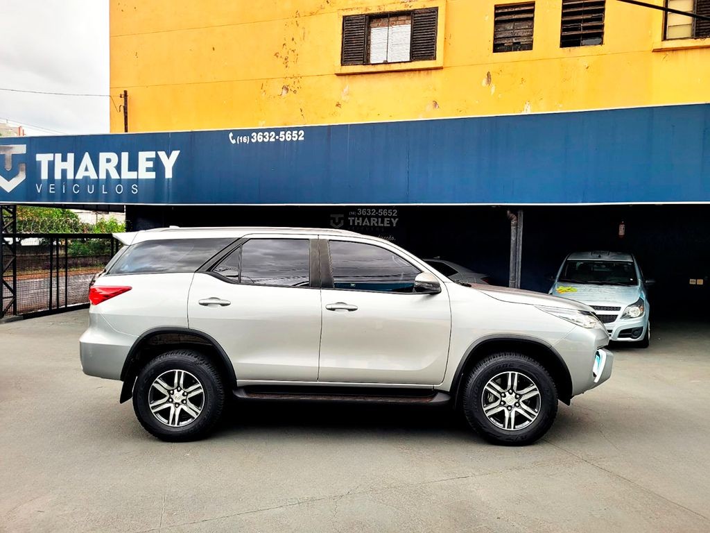TOYOTA HILUX SW4