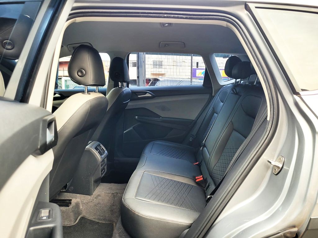 VOLKSWAGEN TAOS