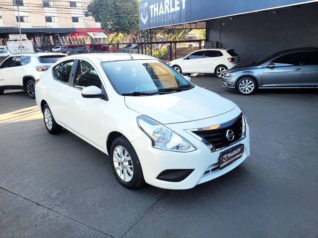 NISSAN VERSA