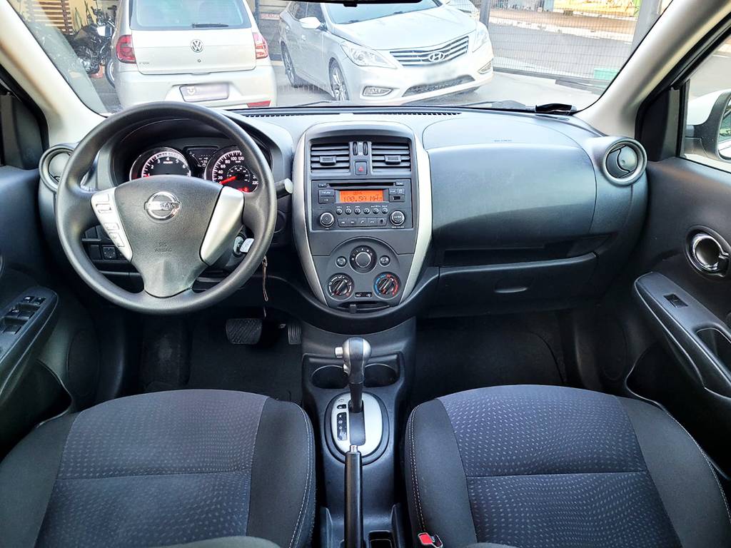 NISSAN VERSA