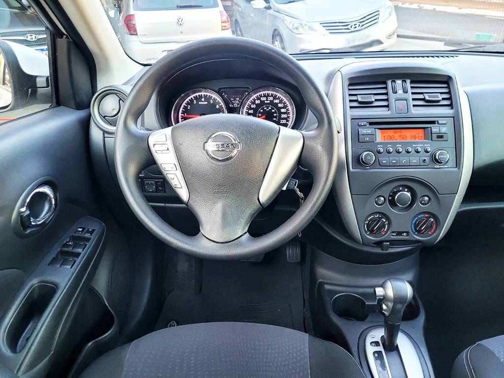NISSAN VERSA