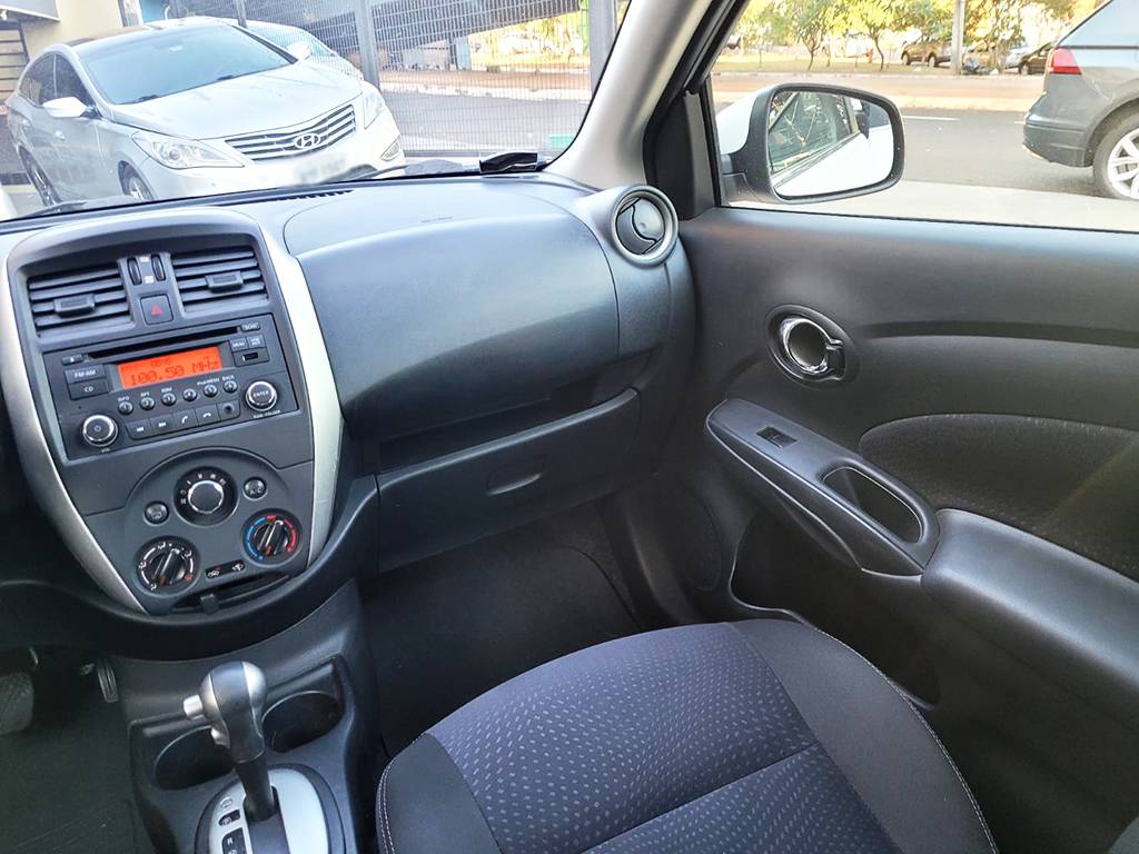 NISSAN VERSA