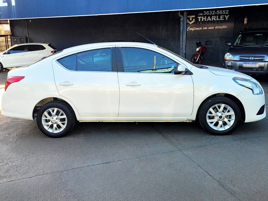 NISSAN VERSA