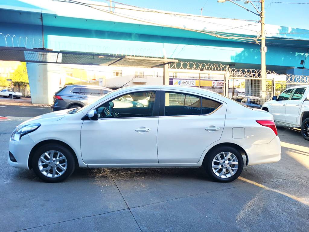 NISSAN VERSA