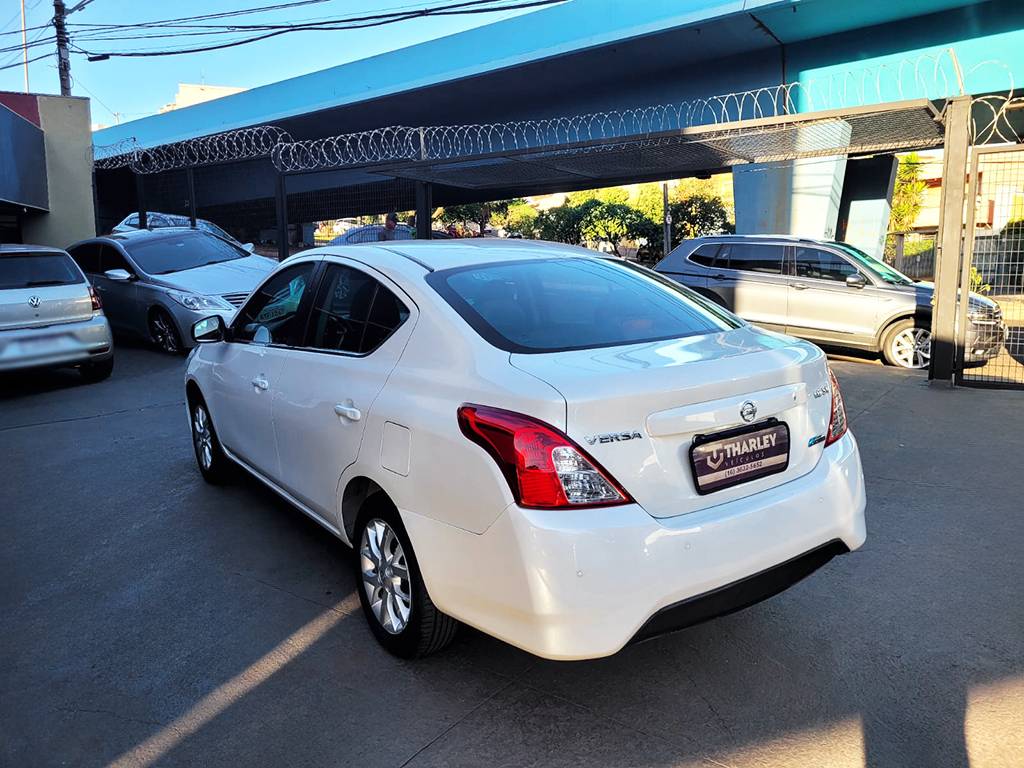 NISSAN VERSA