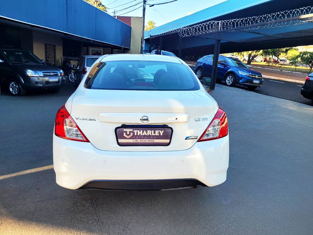 NISSAN VERSA
