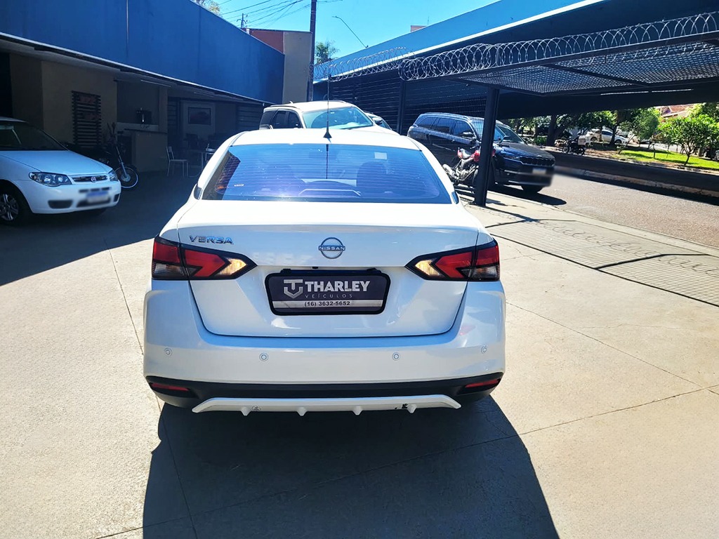 NISSAN VERSA