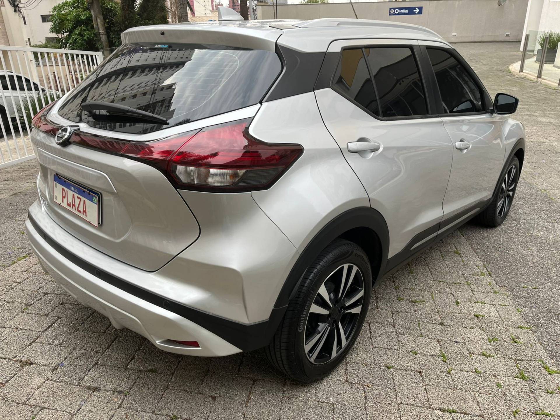 NISSAN KICKS