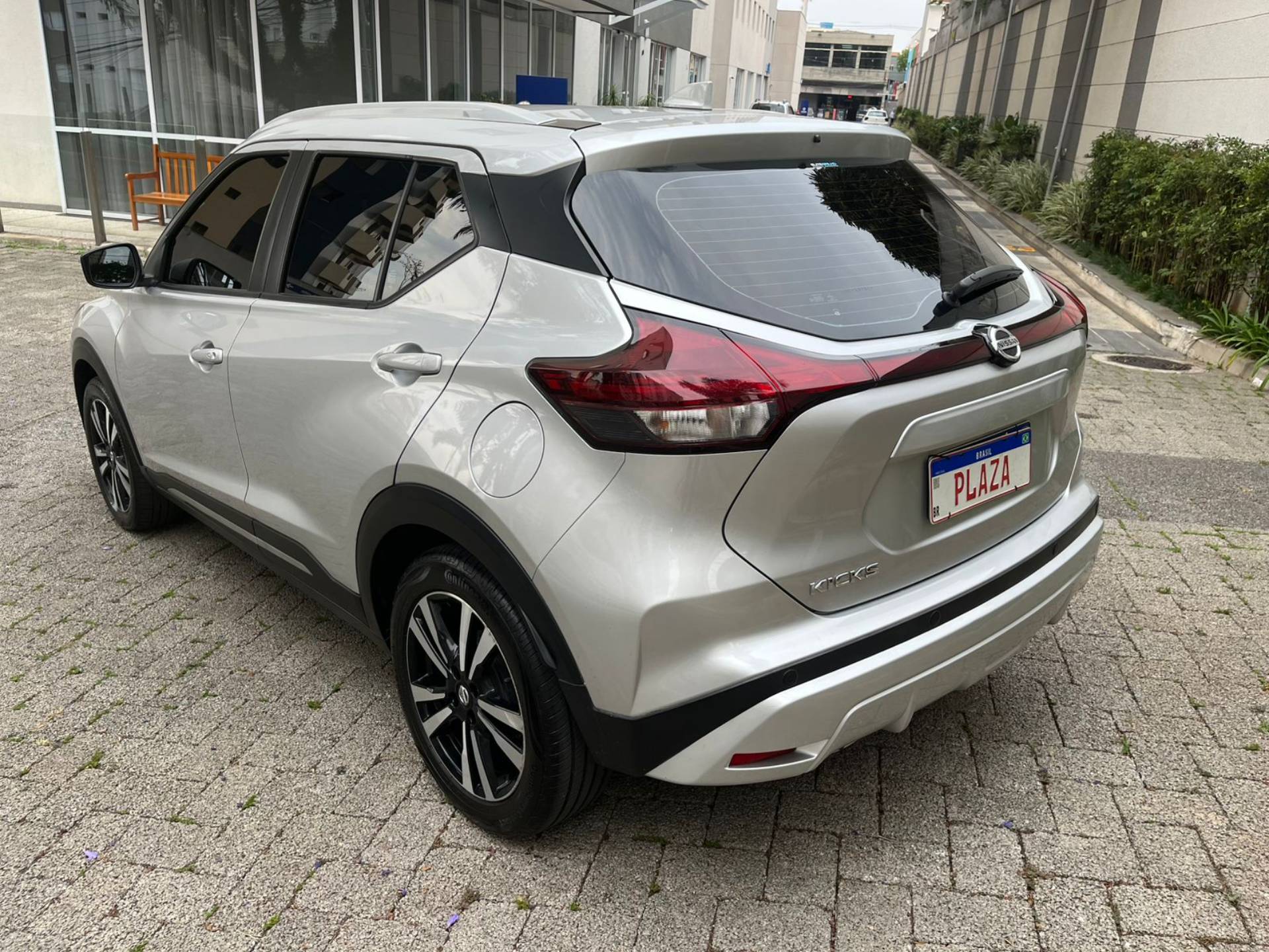NISSAN KICKS