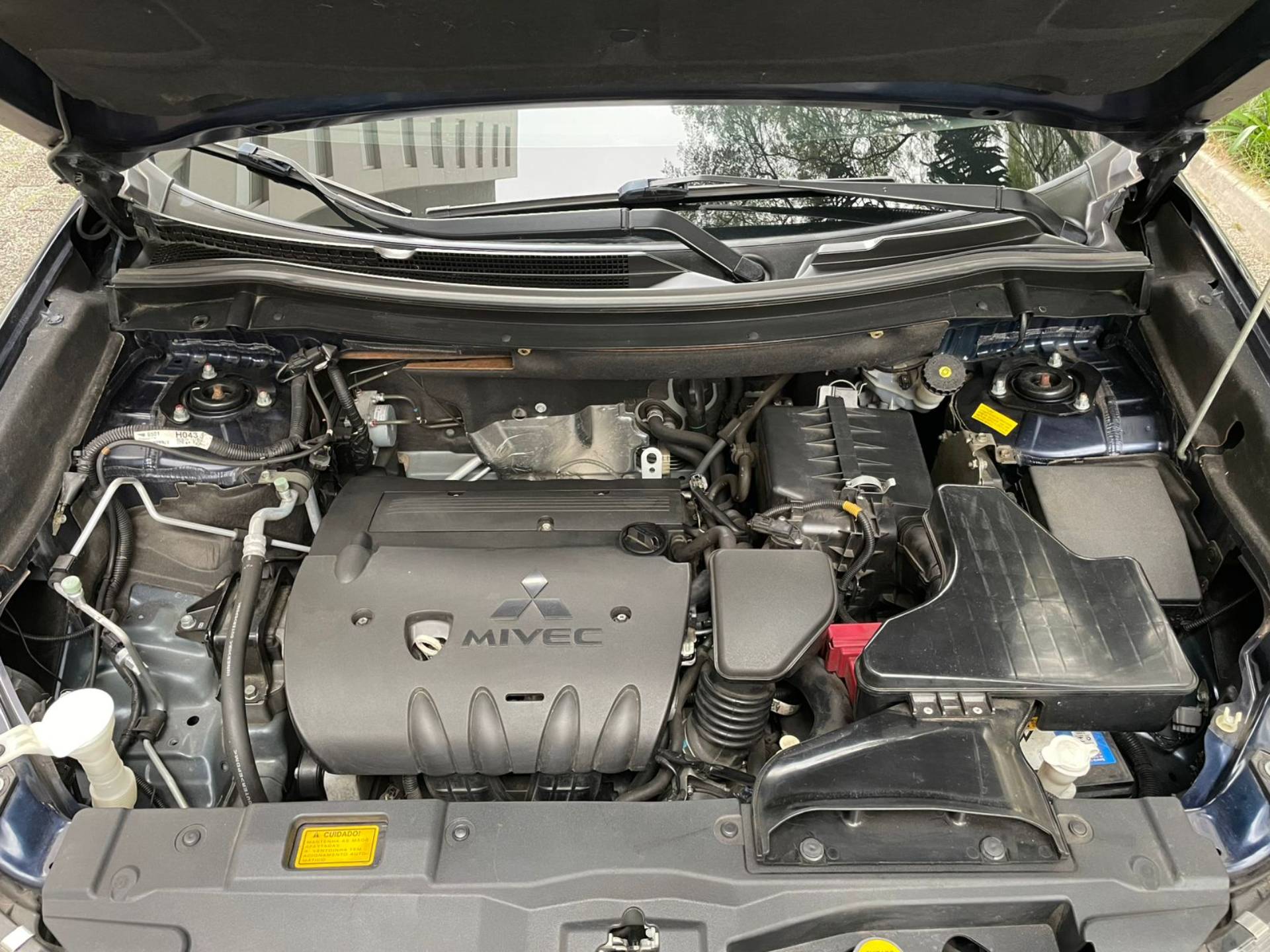 MITSUBISHI OUTLANDER
