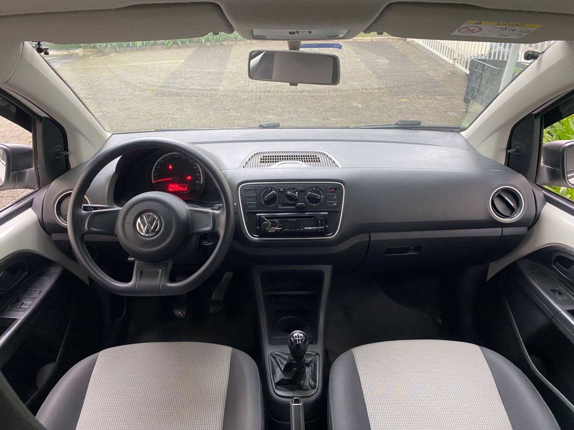 VOLKSWAGEN UP