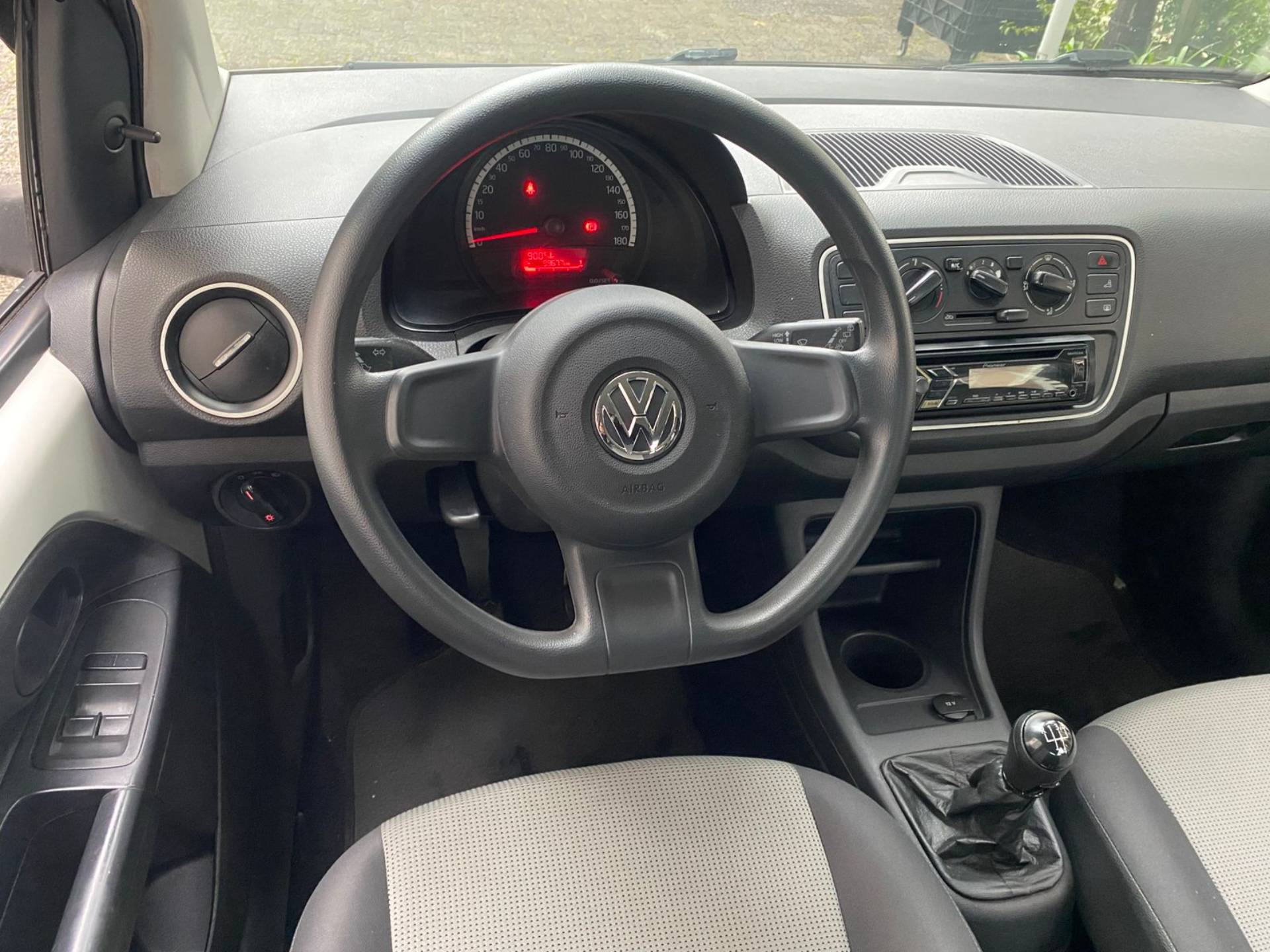 VOLKSWAGEN UP