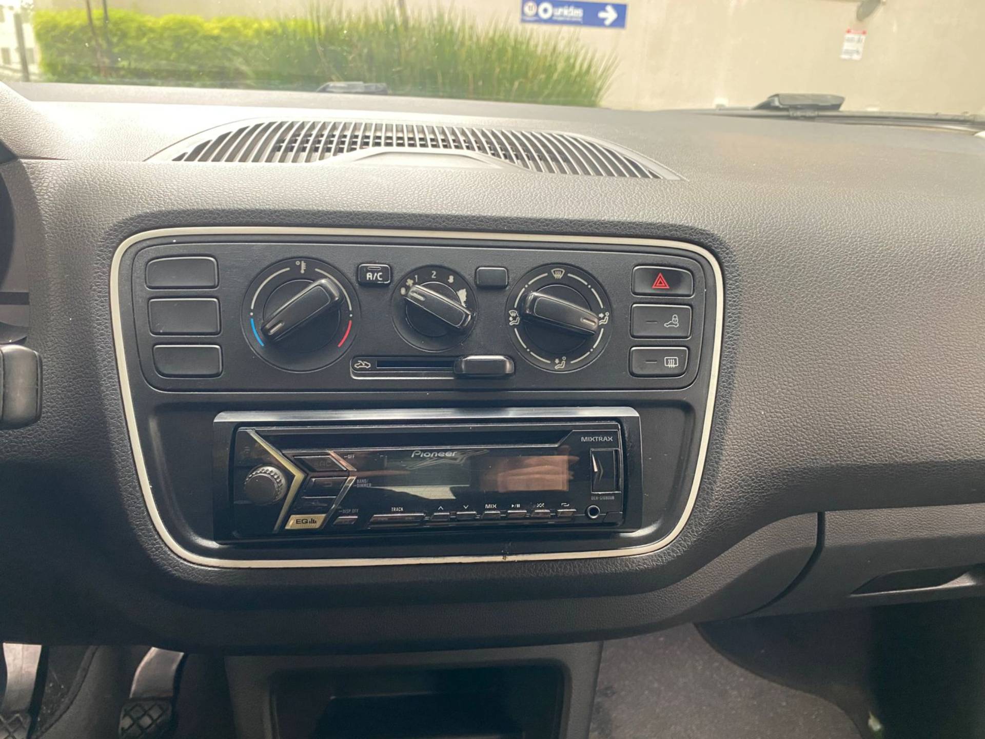 VOLKSWAGEN UP