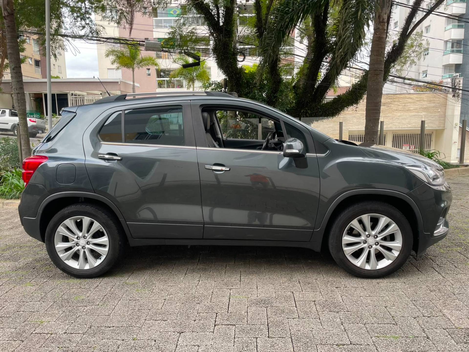 CHEVROLET TRACKER