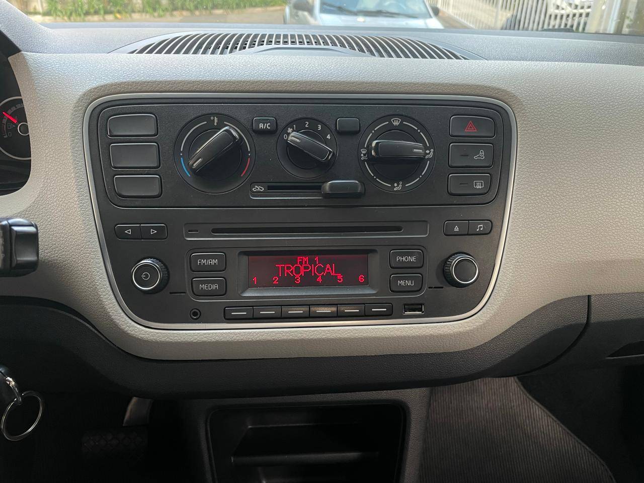 VOLKSWAGEN UP