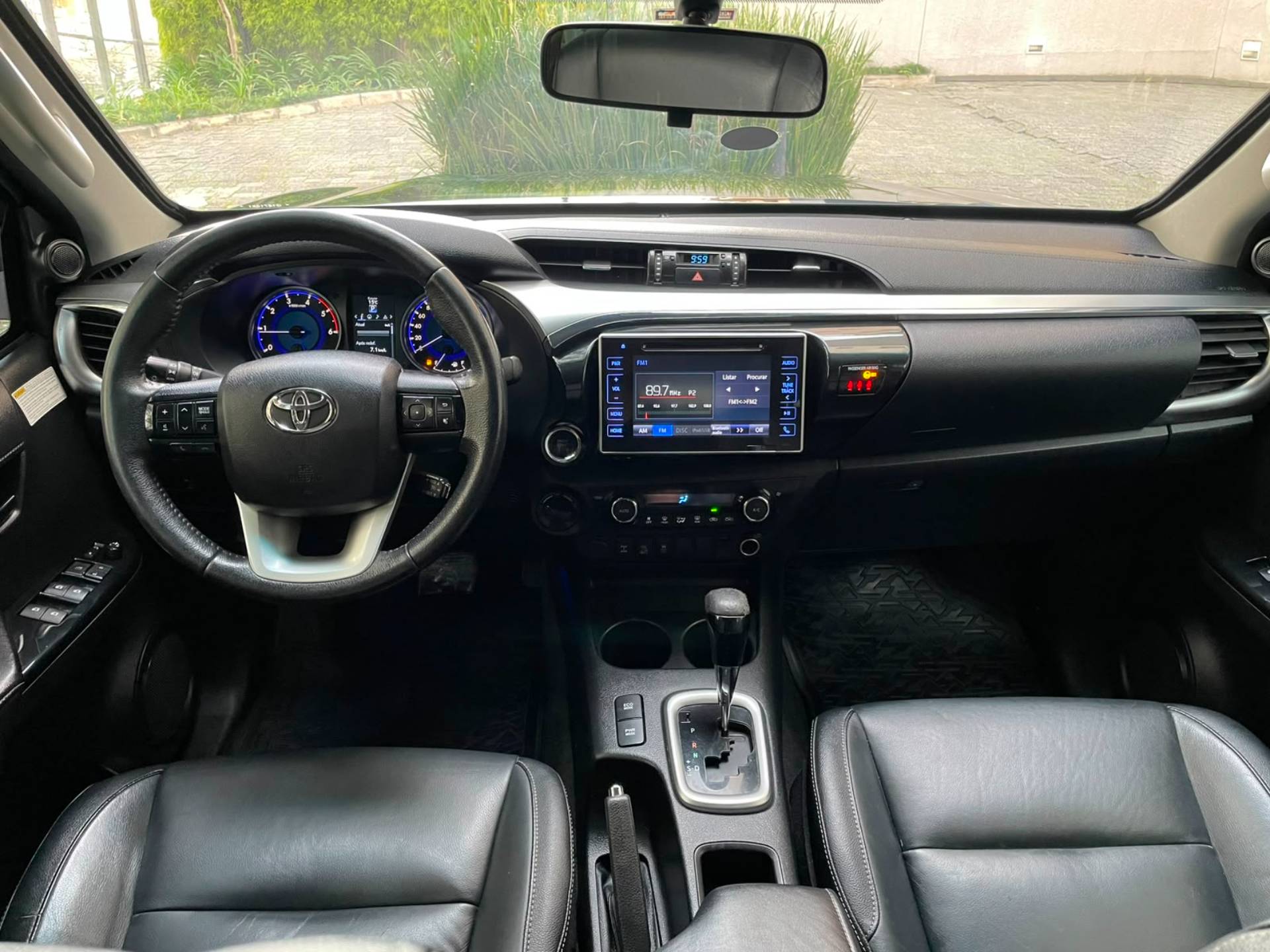 TOYOTA HILUX