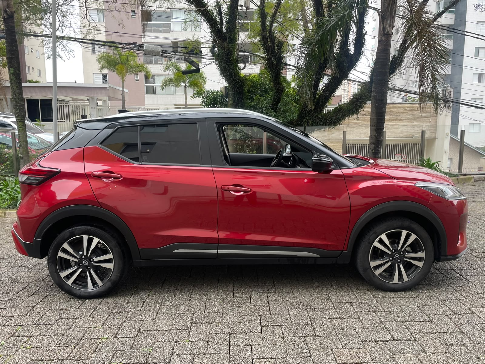 NISSAN KICKS