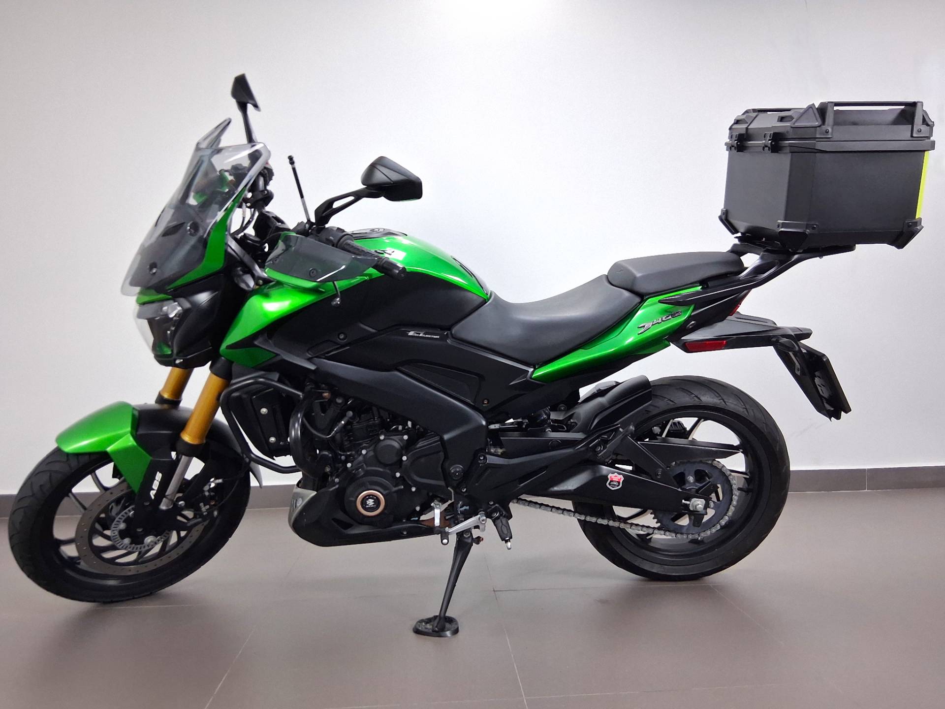 BAJAJ DOMINAR 400