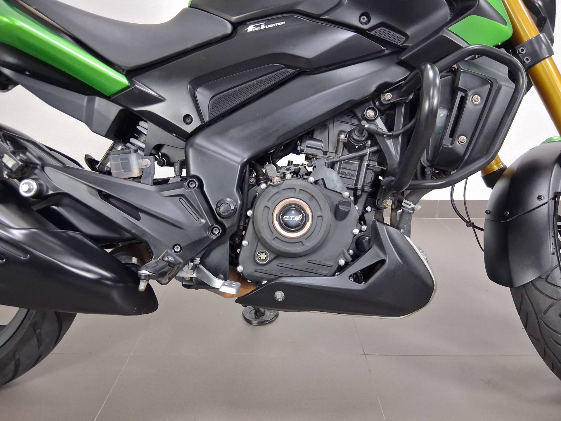 BAJAJ DOMINAR 400