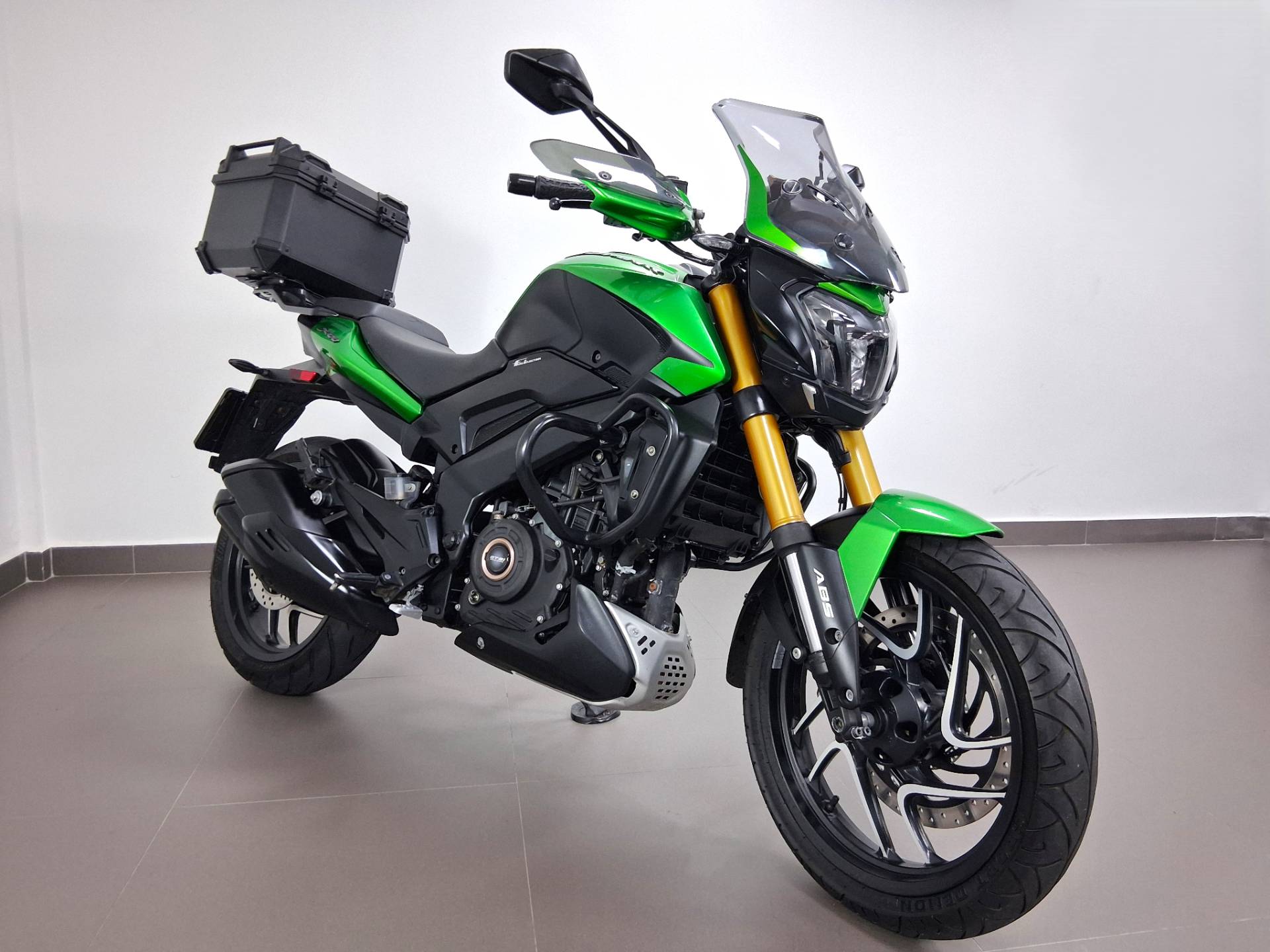 BAJAJ DOMINAR 400