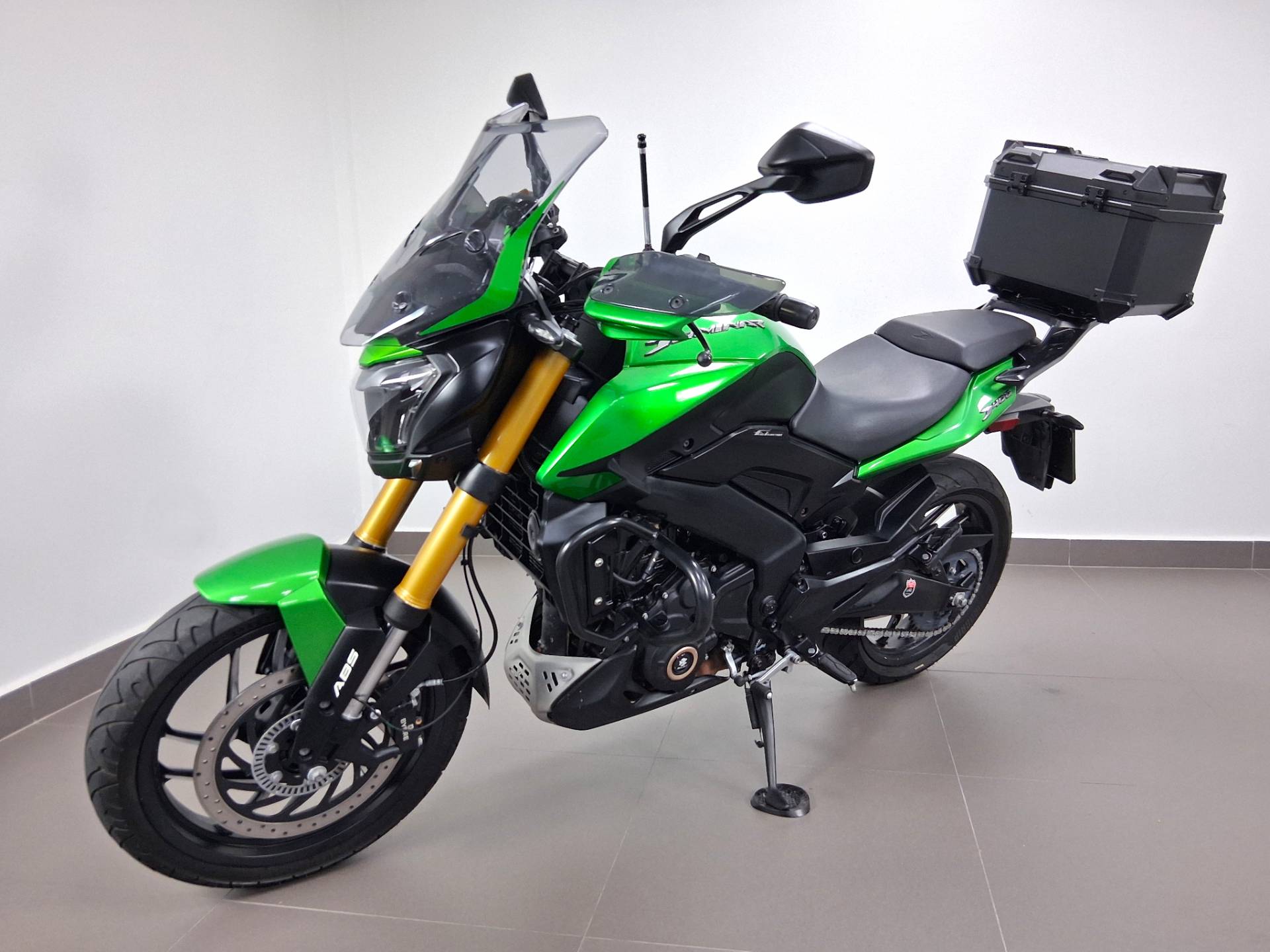 BAJAJ DOMINAR 400