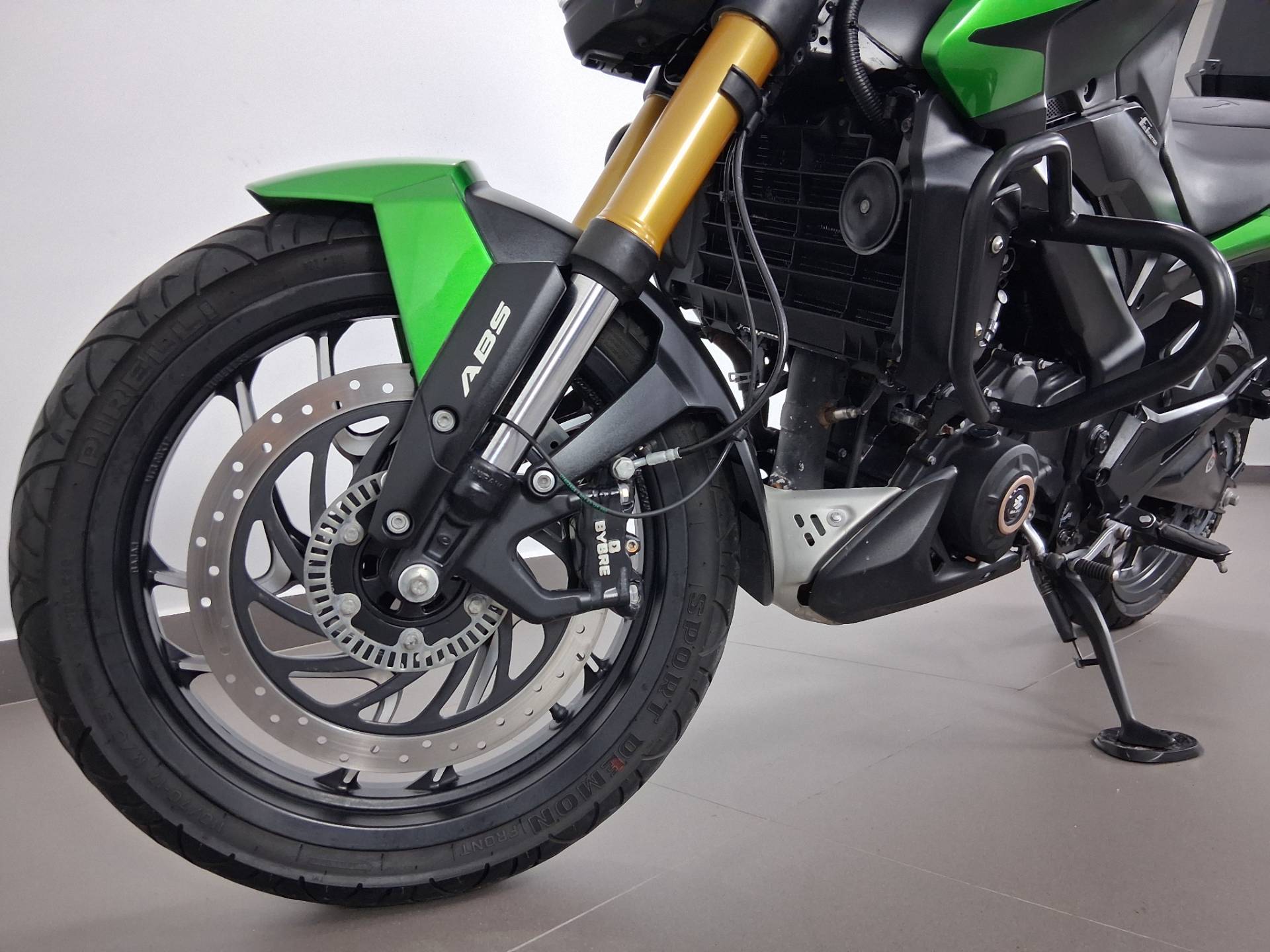 BAJAJ DOMINAR 400