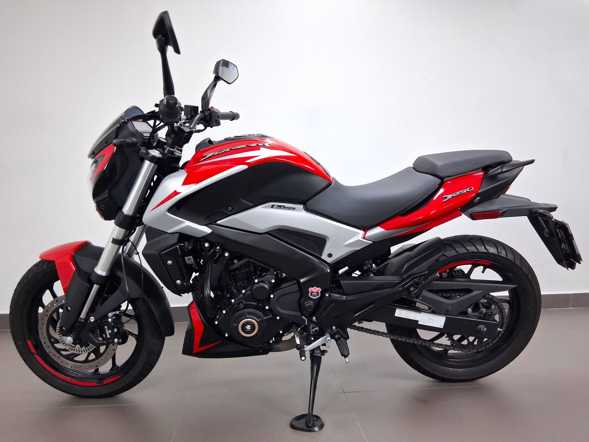 BAJAJ DOMINAR 250