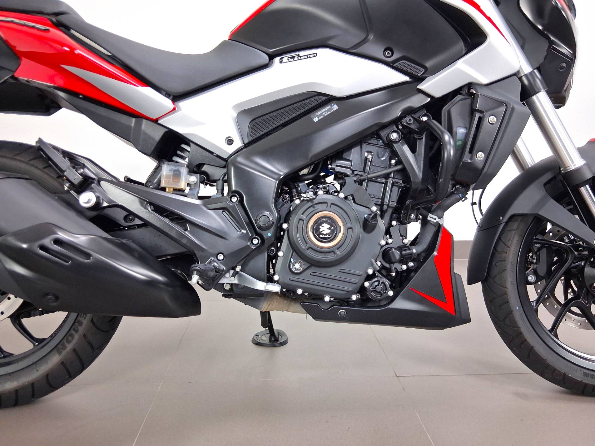 BAJAJ DOMINAR 250