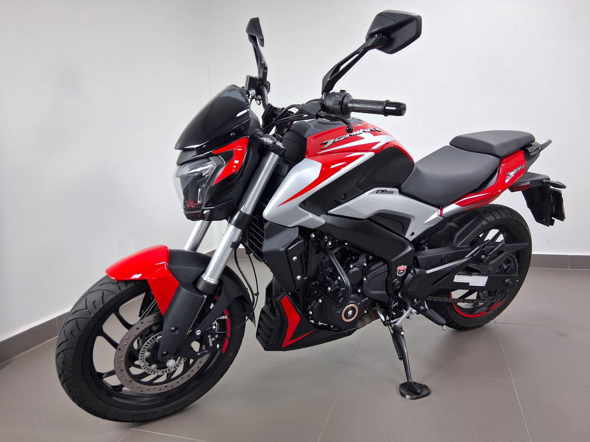 BAJAJ DOMINAR 250