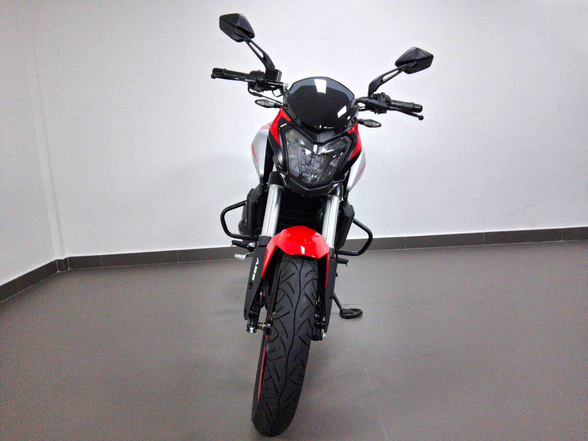 BAJAJ DOMINAR 250