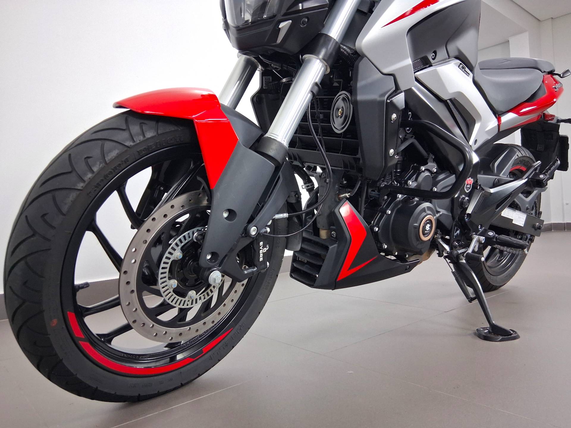 BAJAJ DOMINAR 250