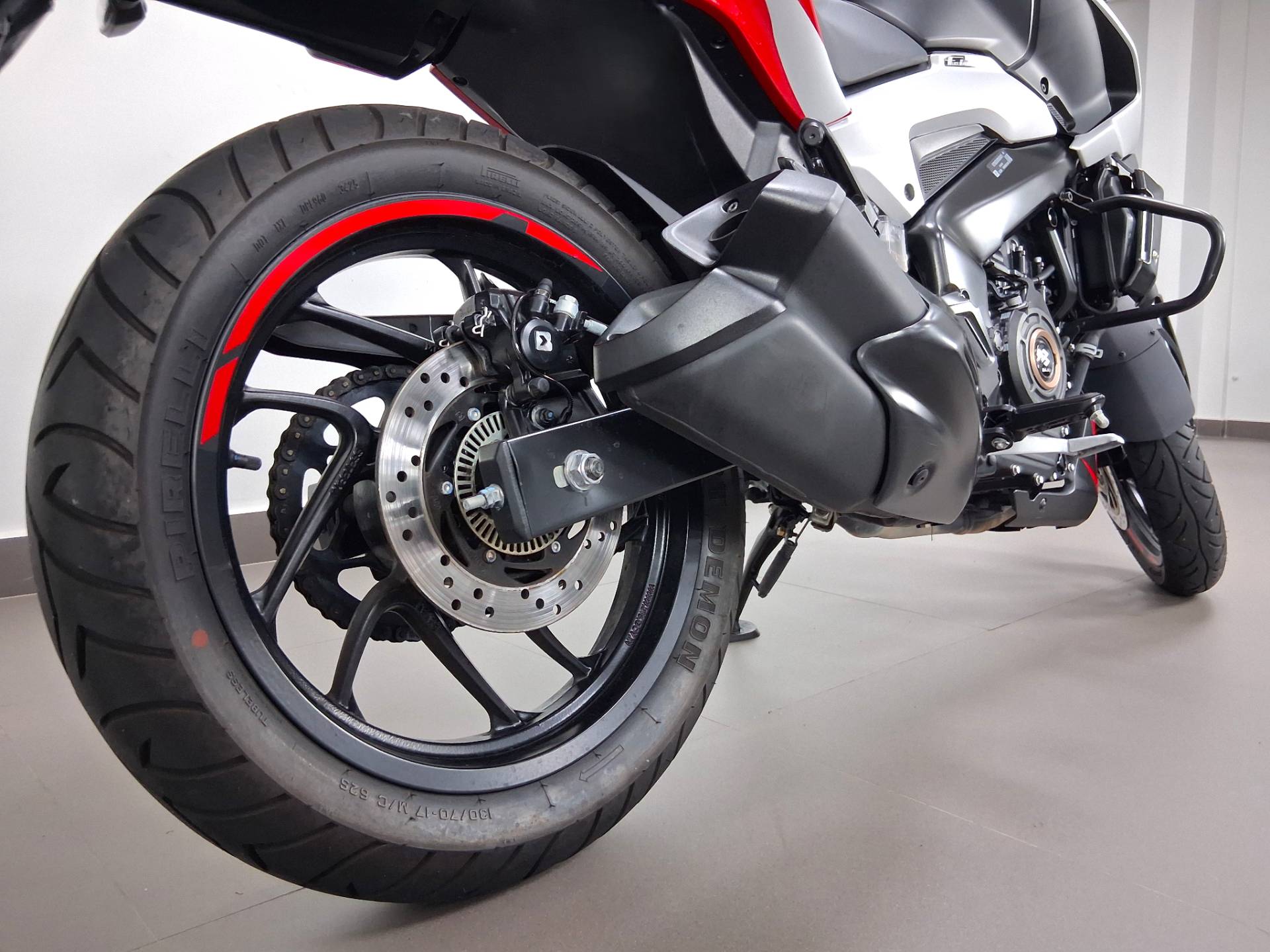 BAJAJ DOMINAR 250