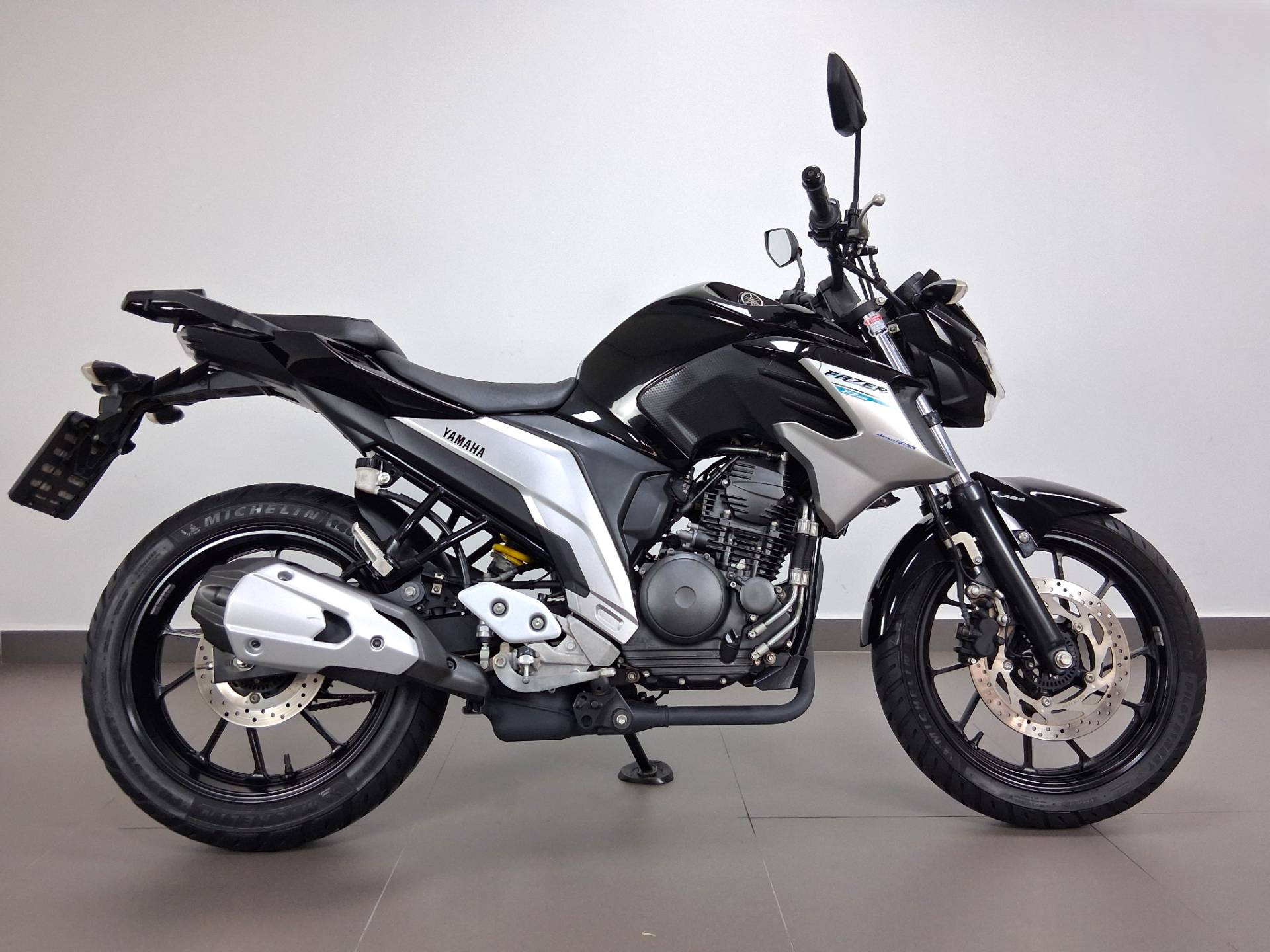 YAMAHA FZ25 FAZER ABS