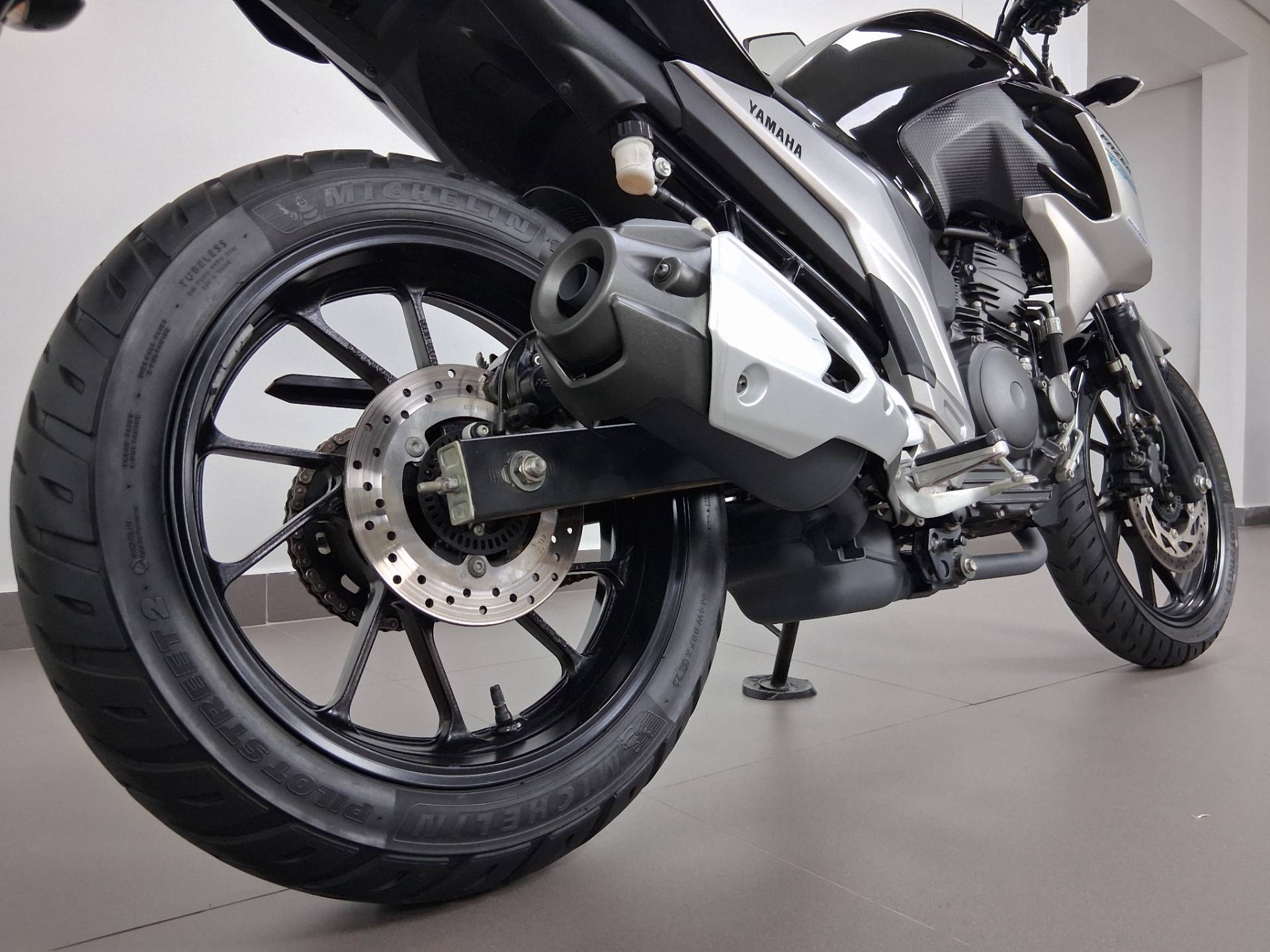 YAMAHA FZ25 FAZER ABS