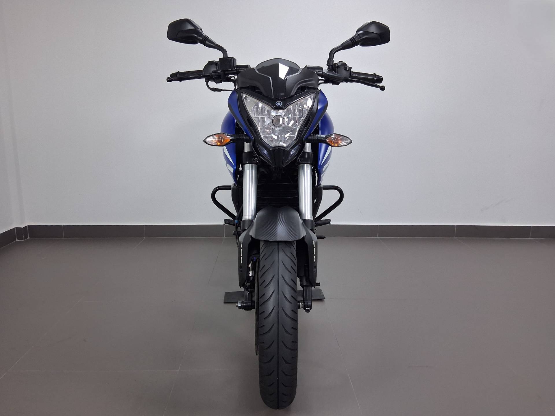 BAJAJ DOMINAR 200