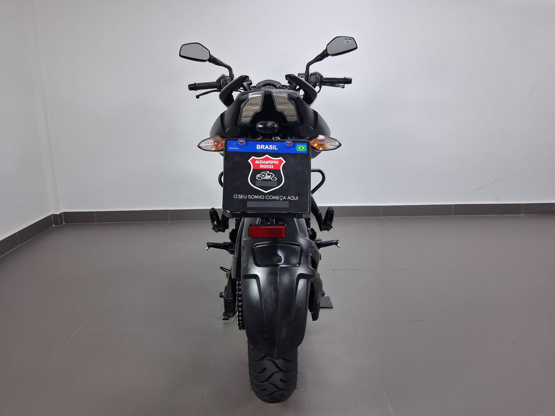 BAJAJ DOMINAR 200