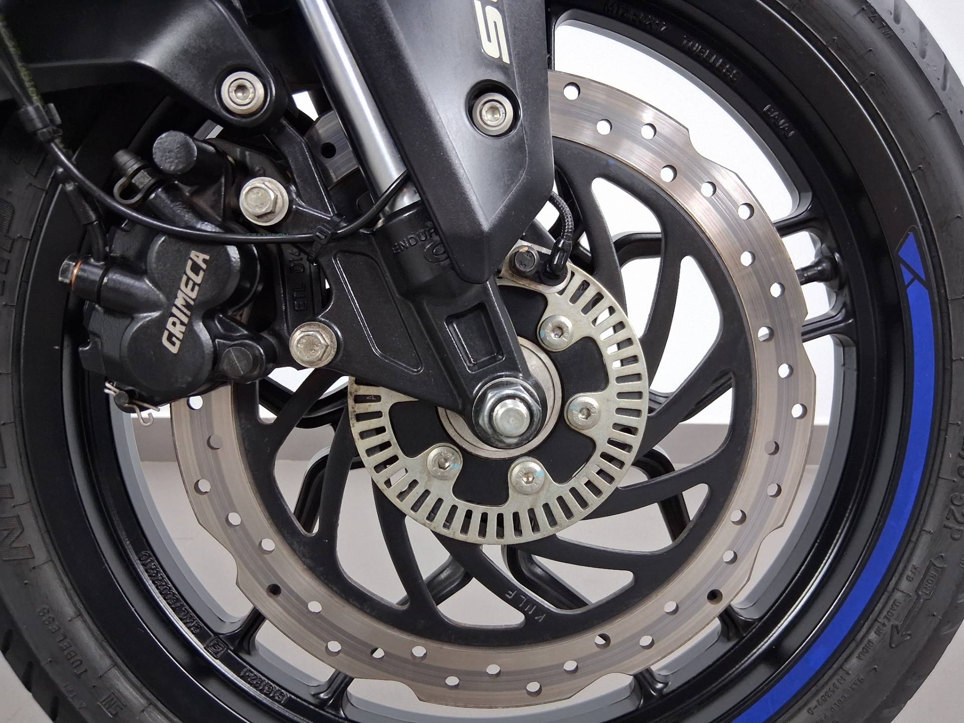 BAJAJ DOMINAR 200